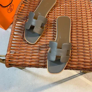 Hermès Oran Gray-Green Leather H-Strap Slippers