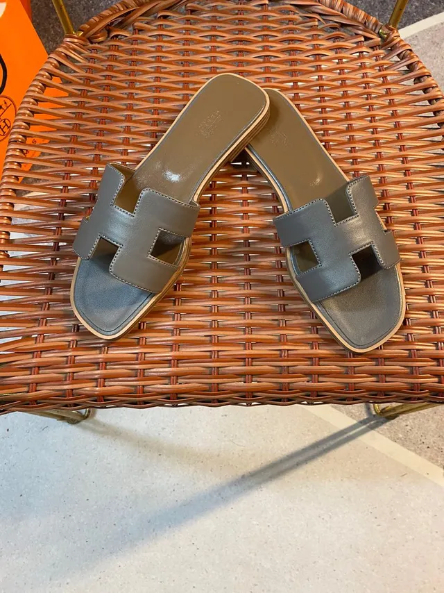 Hermès Oran Gray-Green Leather H-Strap Slippers 2
