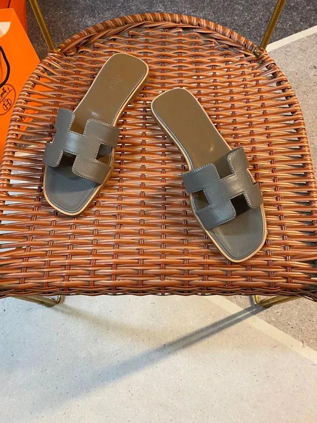 Hermès Oran Gray-Green Leather H-Strap Slippers 4