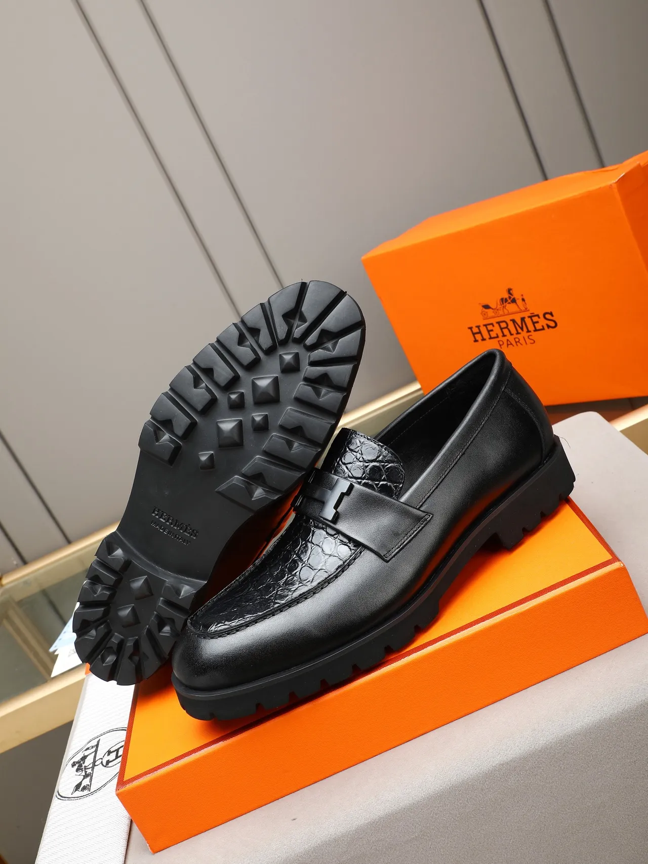 Hermès Oran Loafer Chaussure Noire en Cuir Sangle Crocodile Semelle Épaisse à Crampons 4