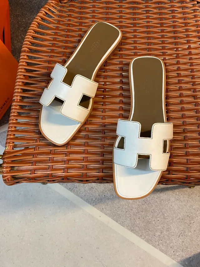 Hermès Oran Slide Sandales de cuir deux tons bleu clair et crème 3