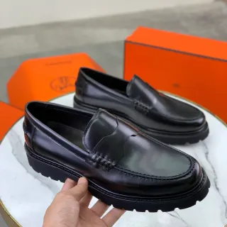 Hermès Penny Loafer Negro Cuero Pulido con Suela Gruesa y Tacones