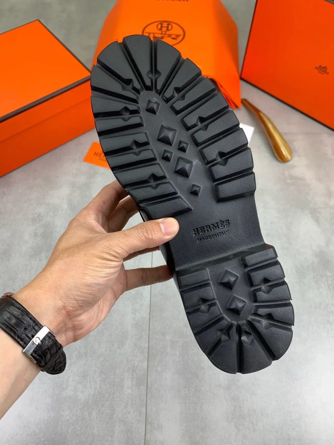 Hermès Penny Loafer Noir Cuir Poli avec Semelle à Crampons Épaisses 3