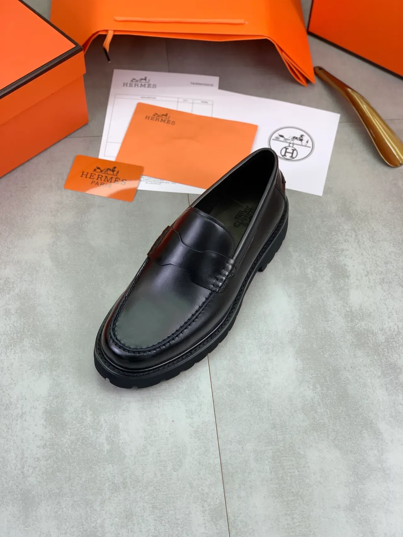 Hermès Penny Loafer Noir Cuir Poli avec Semelle à Crampons Épaisses 4