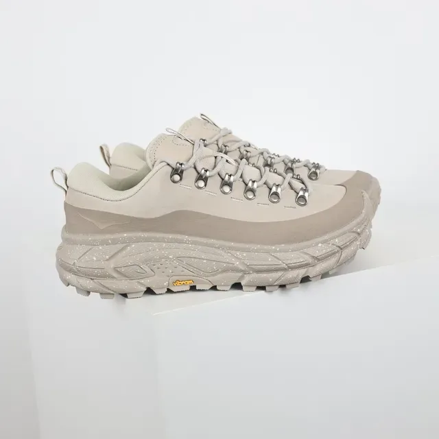 Hoka Sapatilhas lifestyle bege chunky inspiradas em trilha com hardware de metal para cadarços 3
