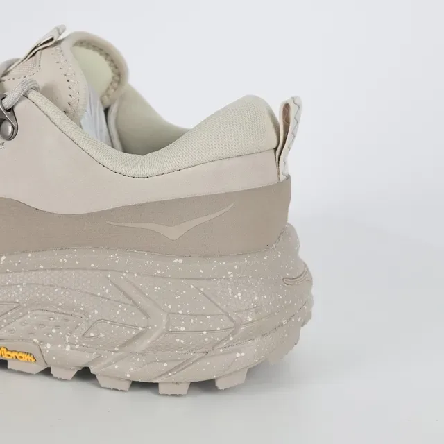 Hoka Sapatilhas lifestyle bege chunky inspiradas em trilha com hardware de metal para cadarços 4