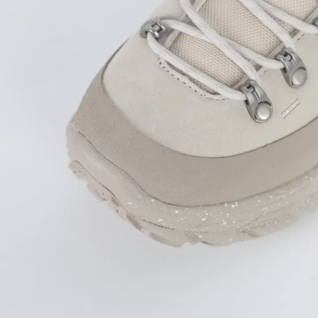 Hoka Sapatilhas lifestyle bege chunky inspiradas em trilha com hardware de metal para cadarços 5