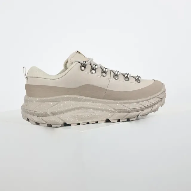 Hoka Sapatilhas lifestyle bege chunky inspiradas em trilha com hardware de metal para cadarços 7