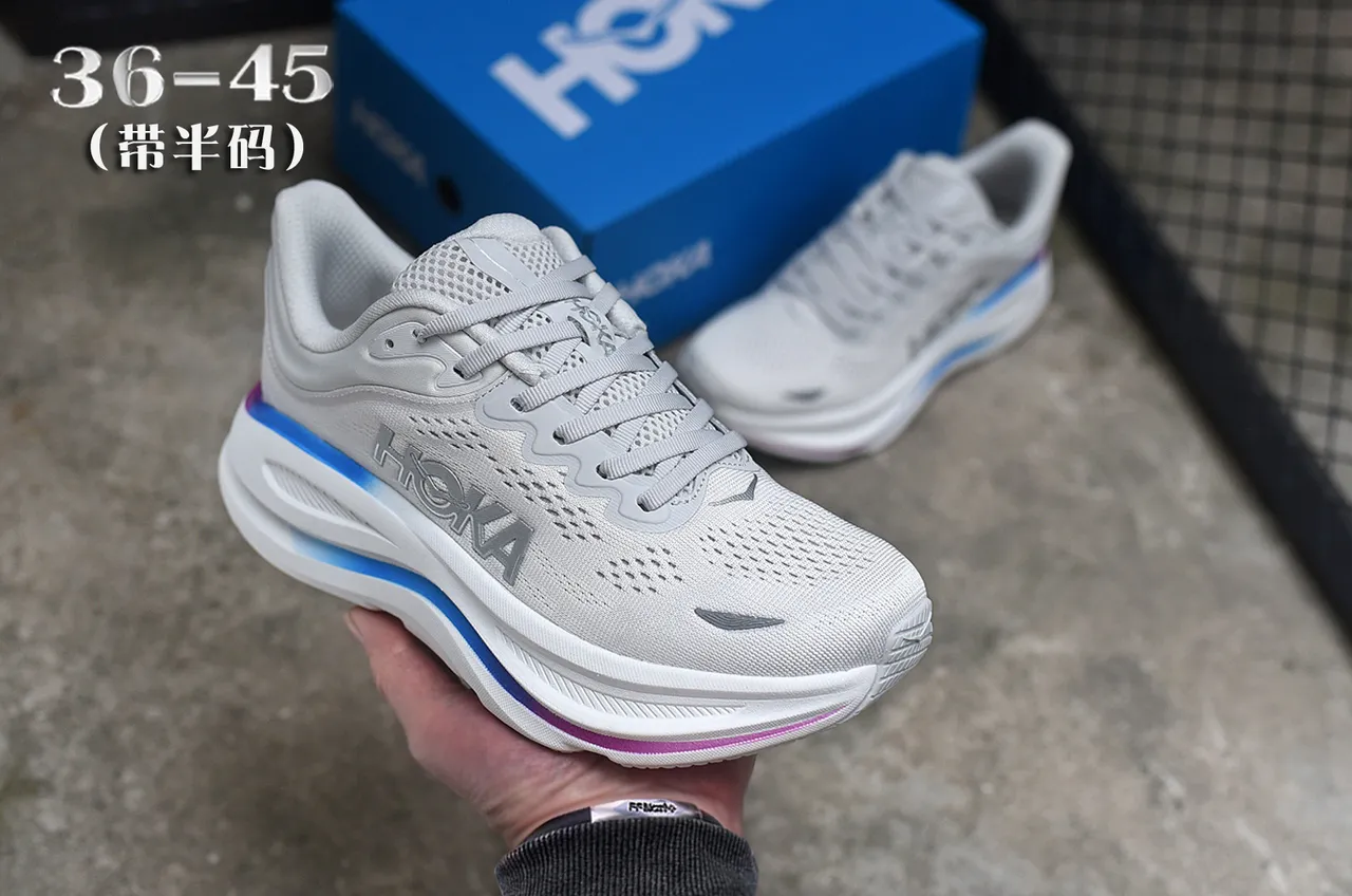Hoka Clifton Blanc Bleu Haut en tricot ingénierie Amortissement sculpté Semelle intermédiaire Chaussures de course 3