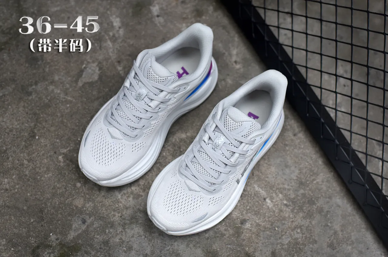 Hoka Clifton Blanc Bleu Haut en tricot ingénierie Amortissement sculpté Semelle intermédiaire Chaussures de course 4