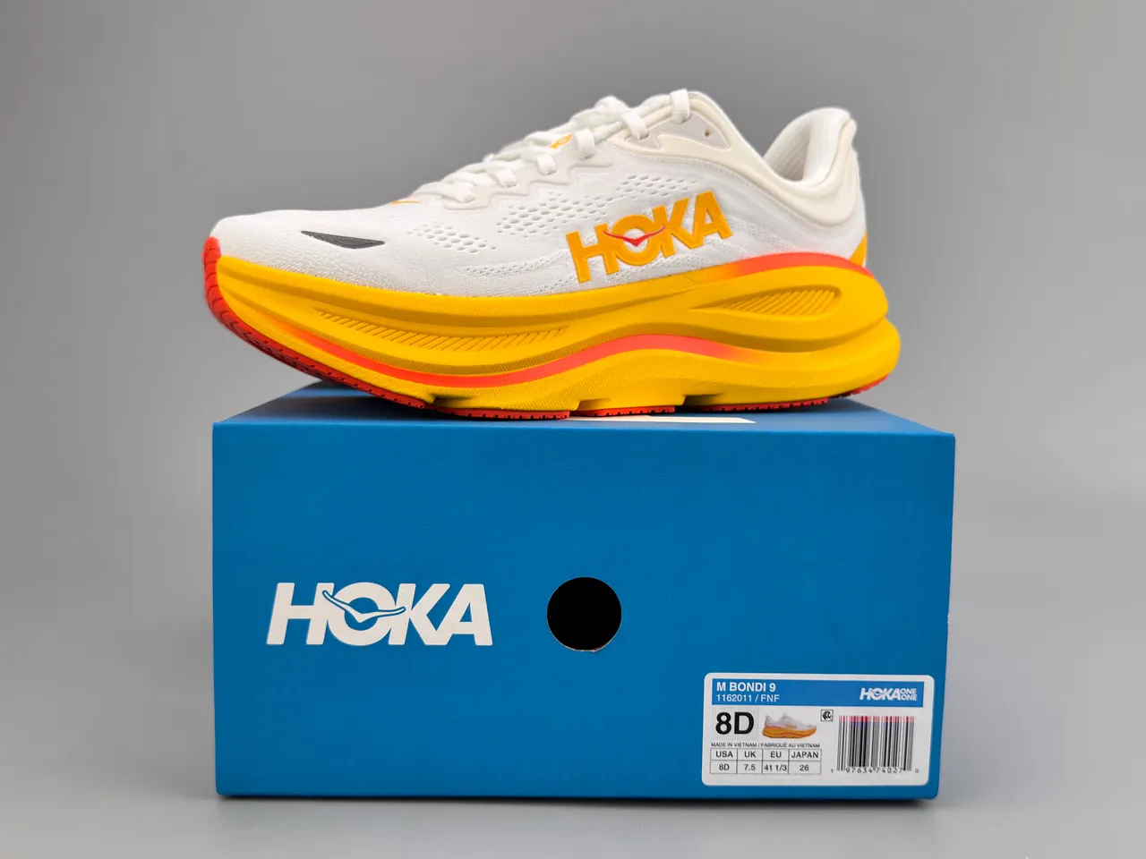 Hoka Tênis de corrida branco e amarelo com upper de malha engenheirada sola média grossa 2