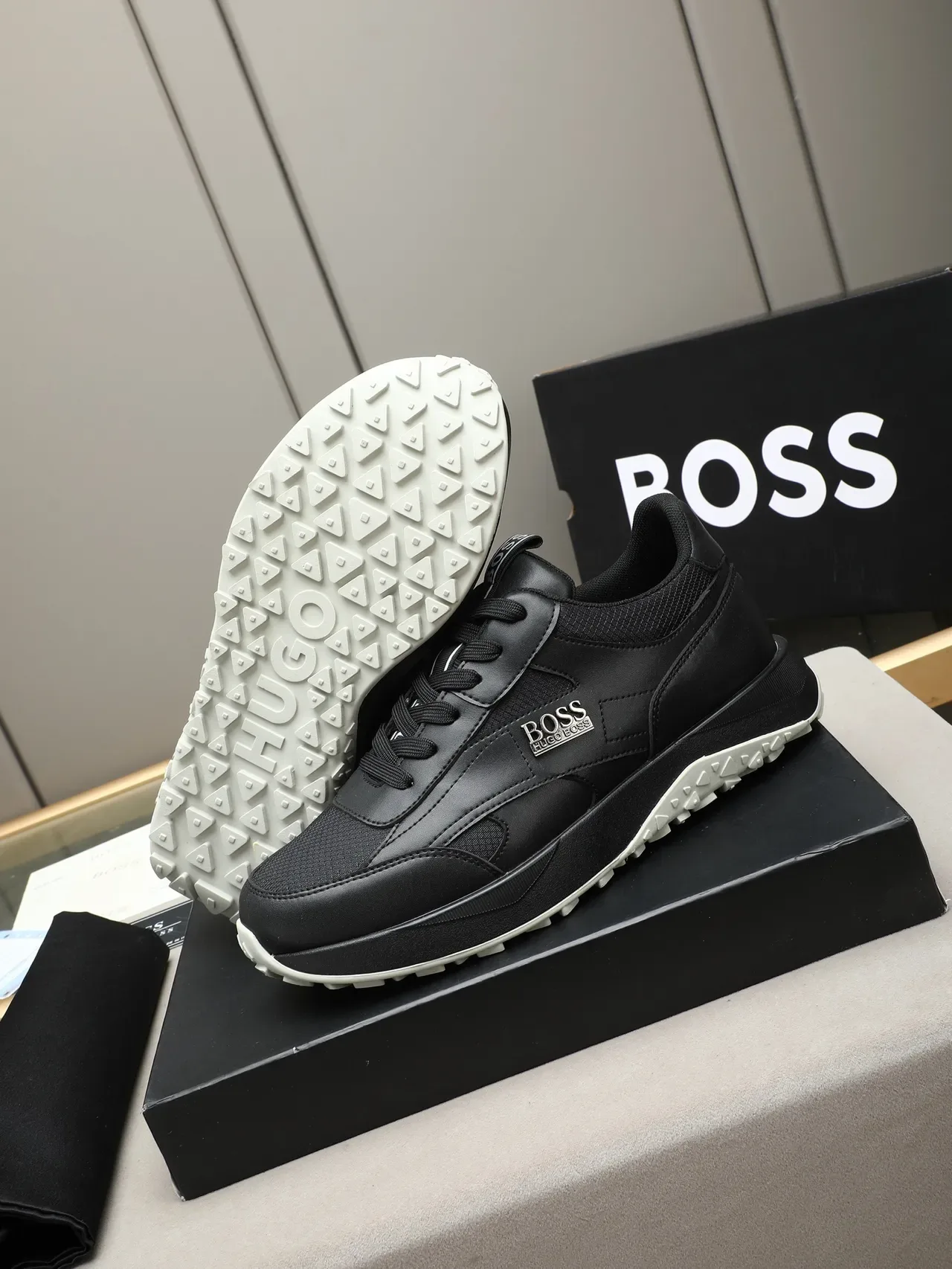 Hugo Boss Black Leather-Mesh Lifestyle Sneaker 4