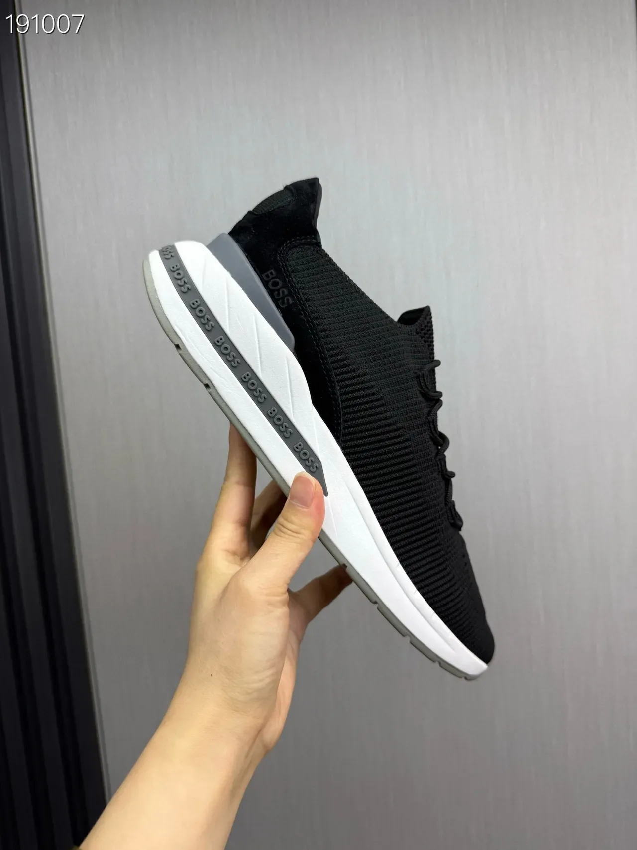 Hugo Boss Tênis Lifestyle Preto e Branco, Parte Superior em Malha, Textura de Costas 4