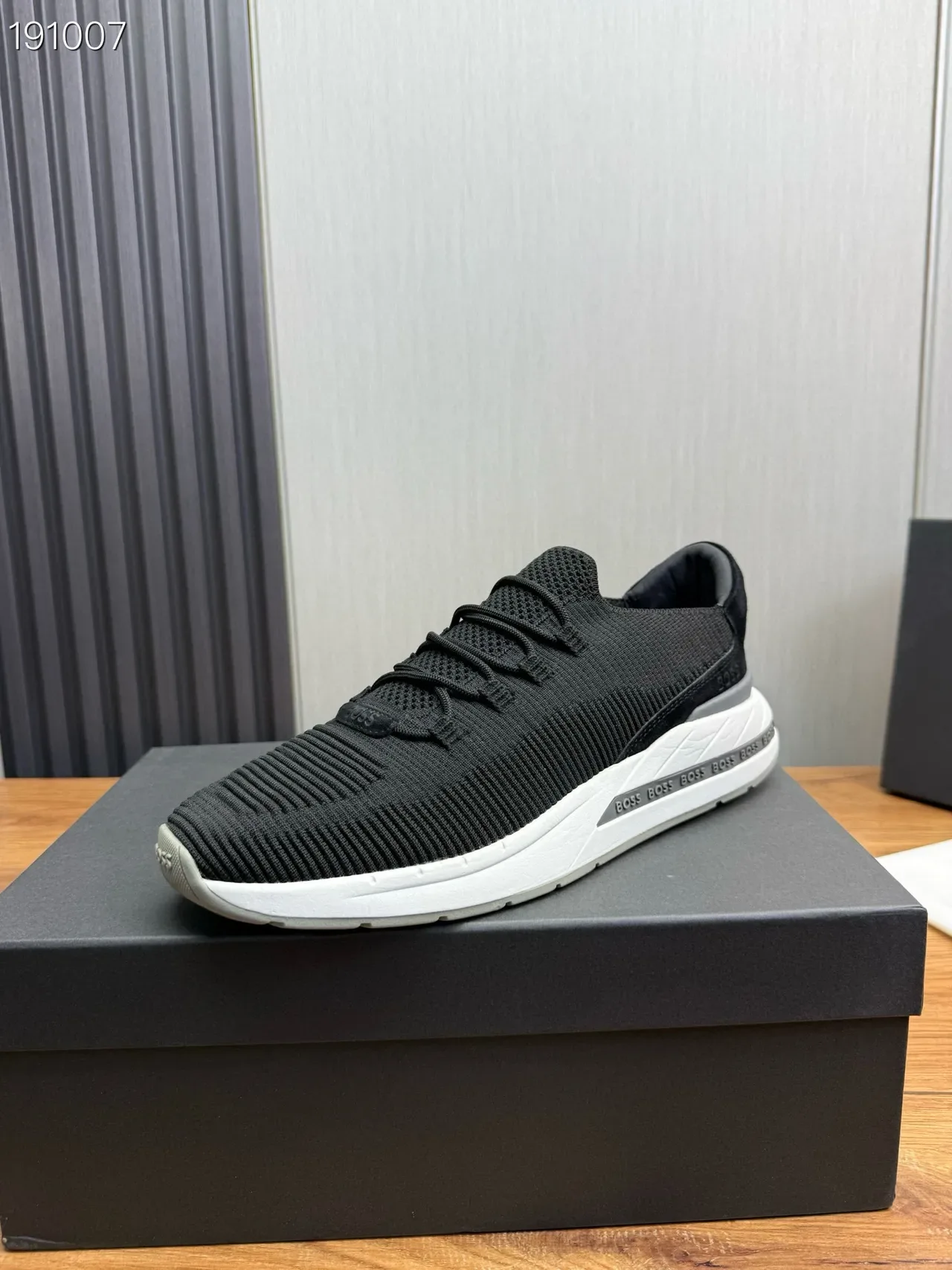 Hugo Boss Tênis Lifestyle Preto e Branco, Parte Superior em Malha, Textura de Costas 6