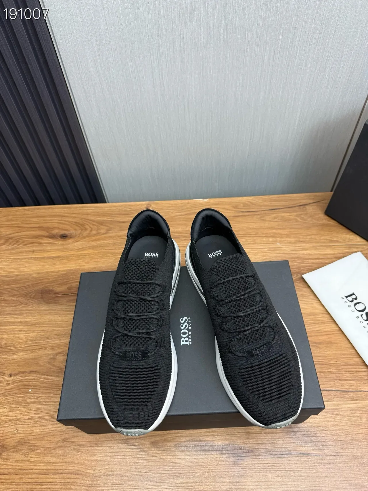 Hugo Boss Tênis Lifestyle Preto e Branco, Parte Superior em Malha, Textura de Costas 8