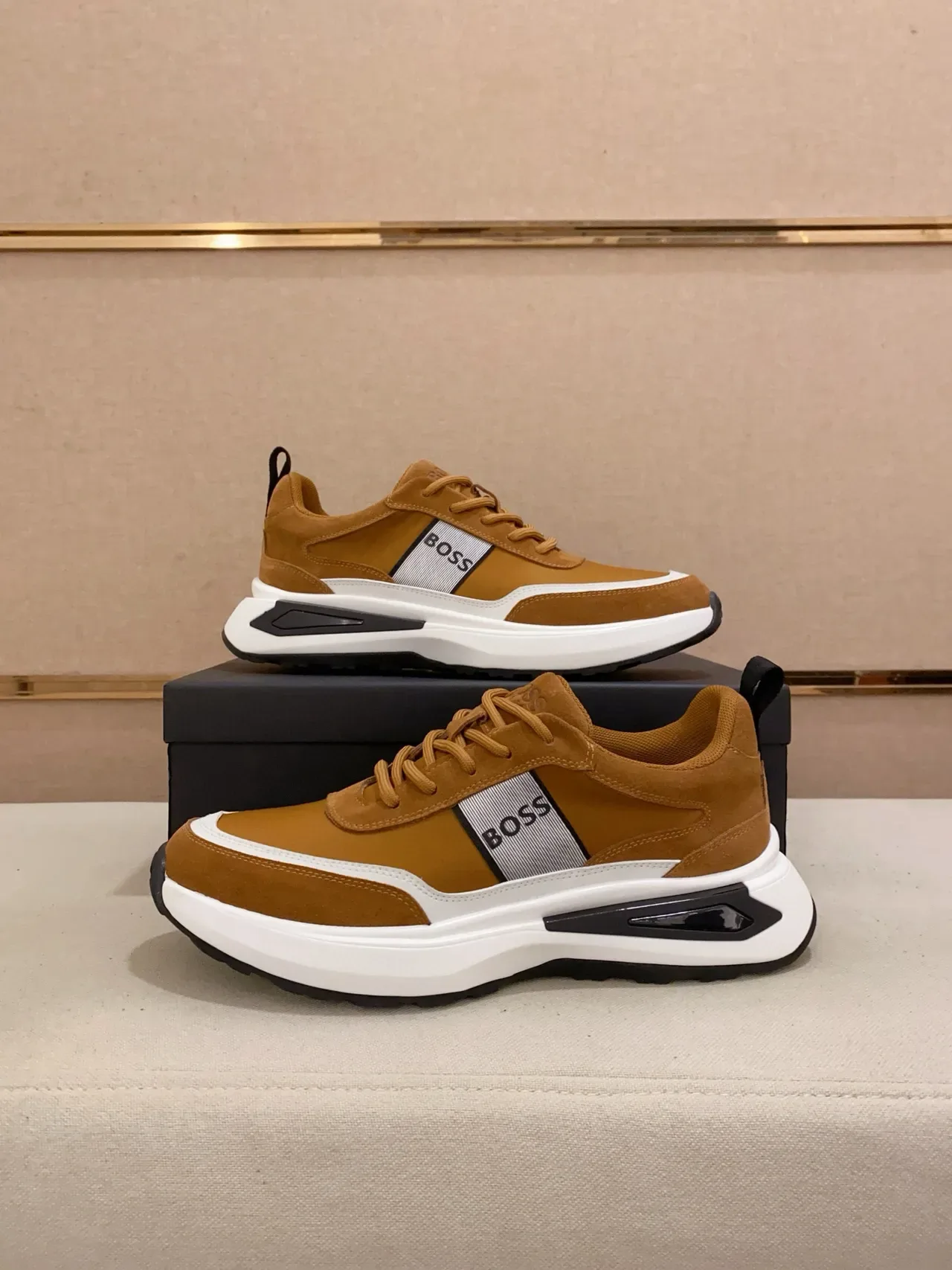 Hugo Boss Chaussures Lifestyle Daim Marron Blanc Beige Chunky Midsole 7