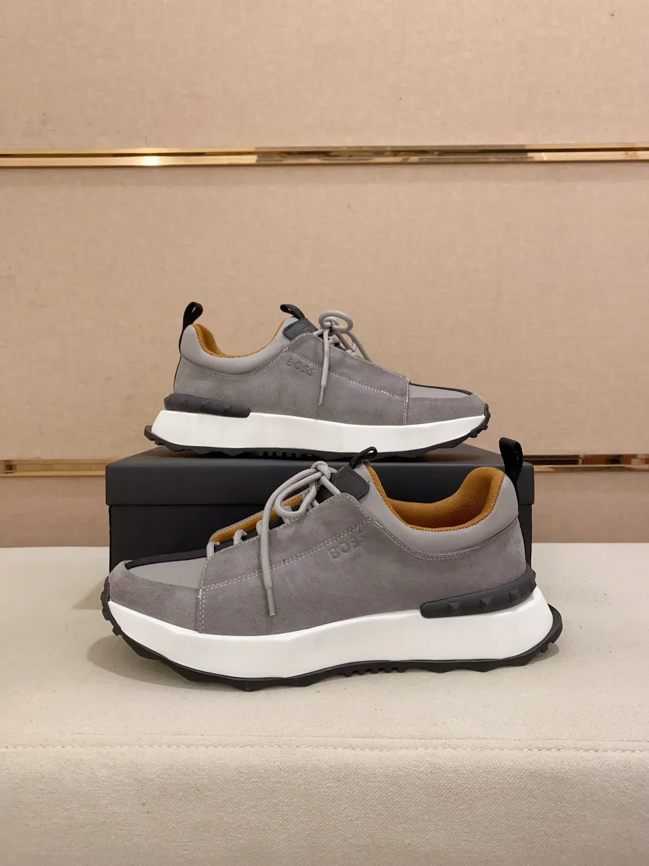 Hugo Boss Tênis plataforma de camurça cinza 7