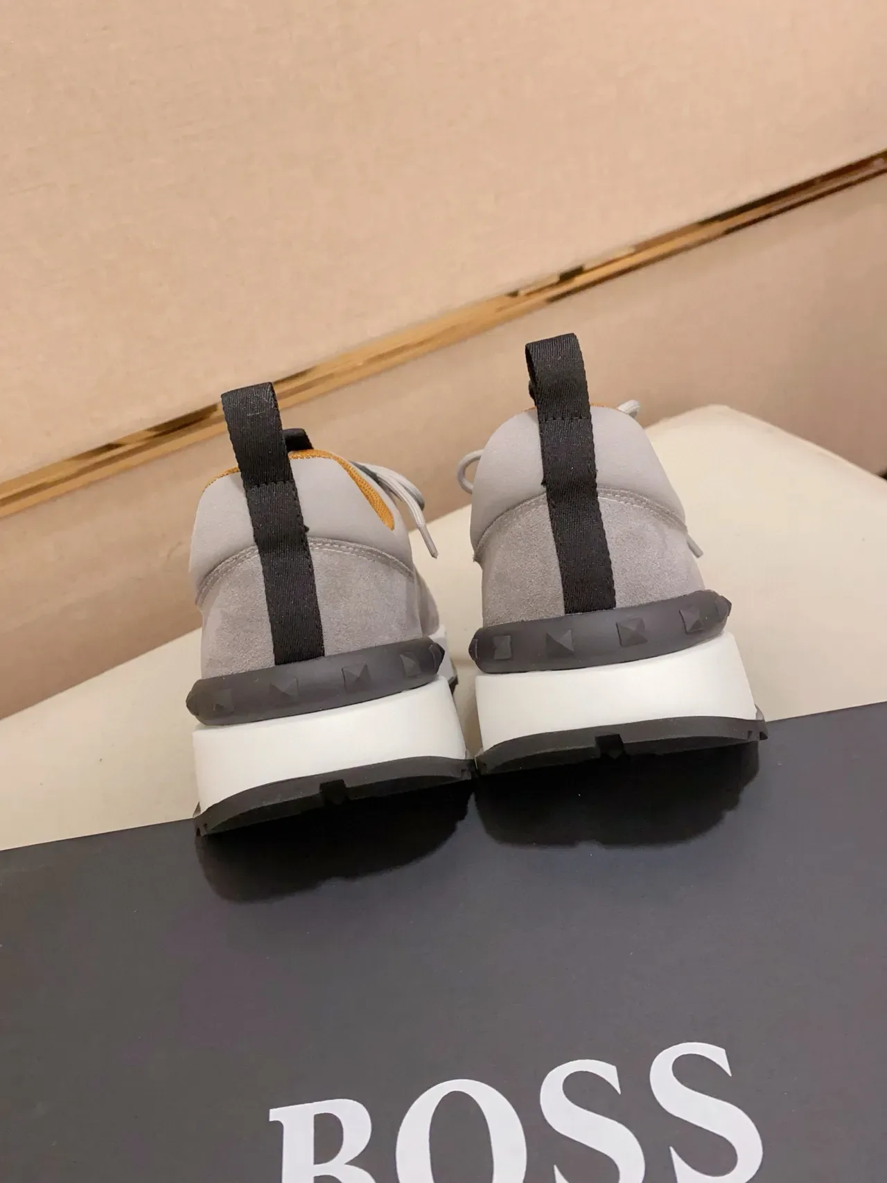 Hugo Boss Tênis plataforma de camurça cinza 8