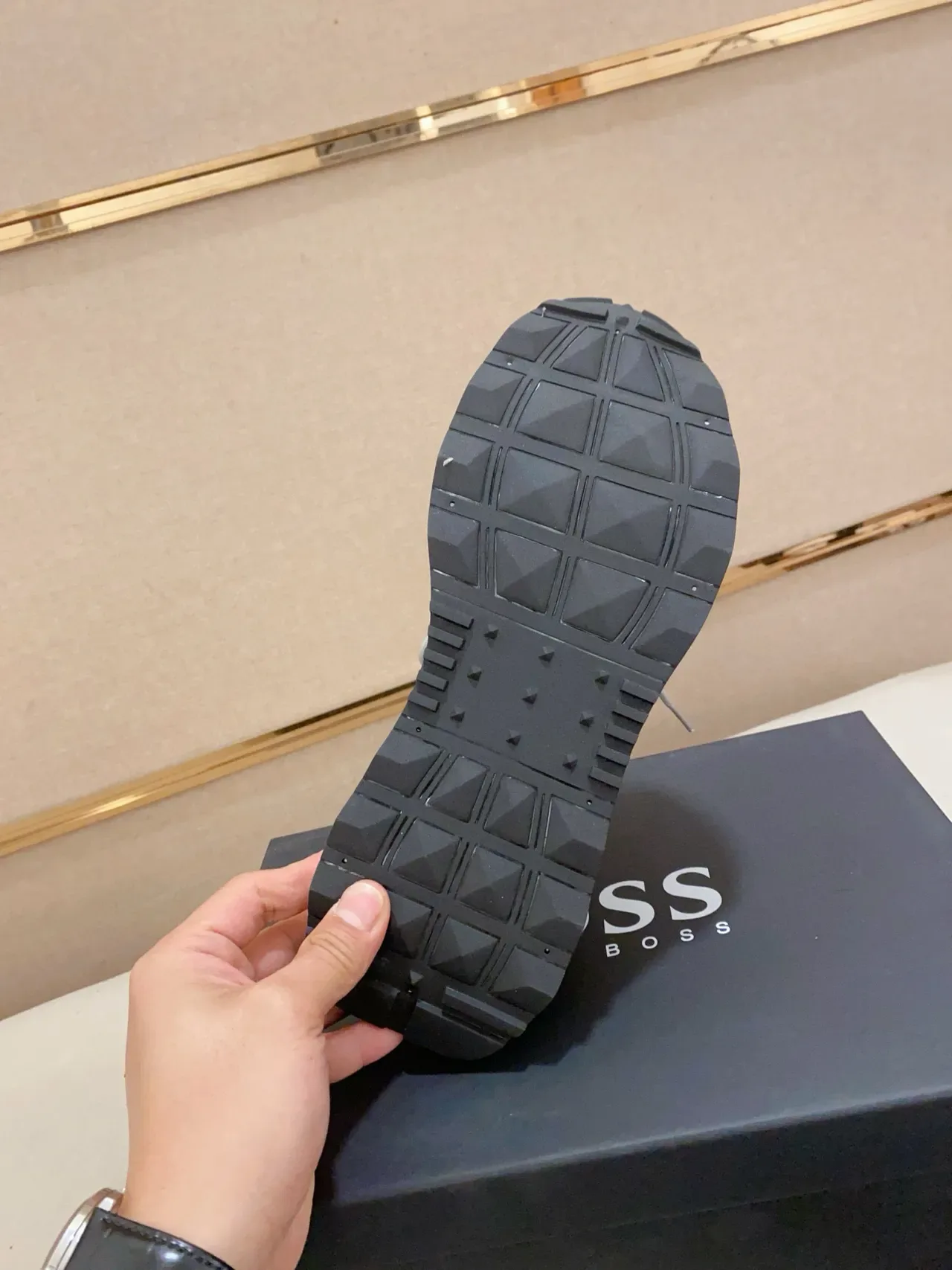 Hugo Boss Tênis plataforma de camurça cinza 9