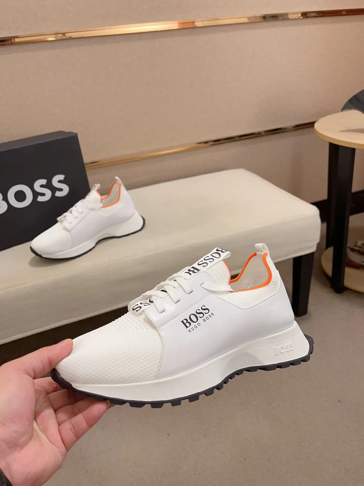 Hugo Boss Baskets Blancs Orange en Tricot Maille Supérieure Attache de Langue Marquée 3