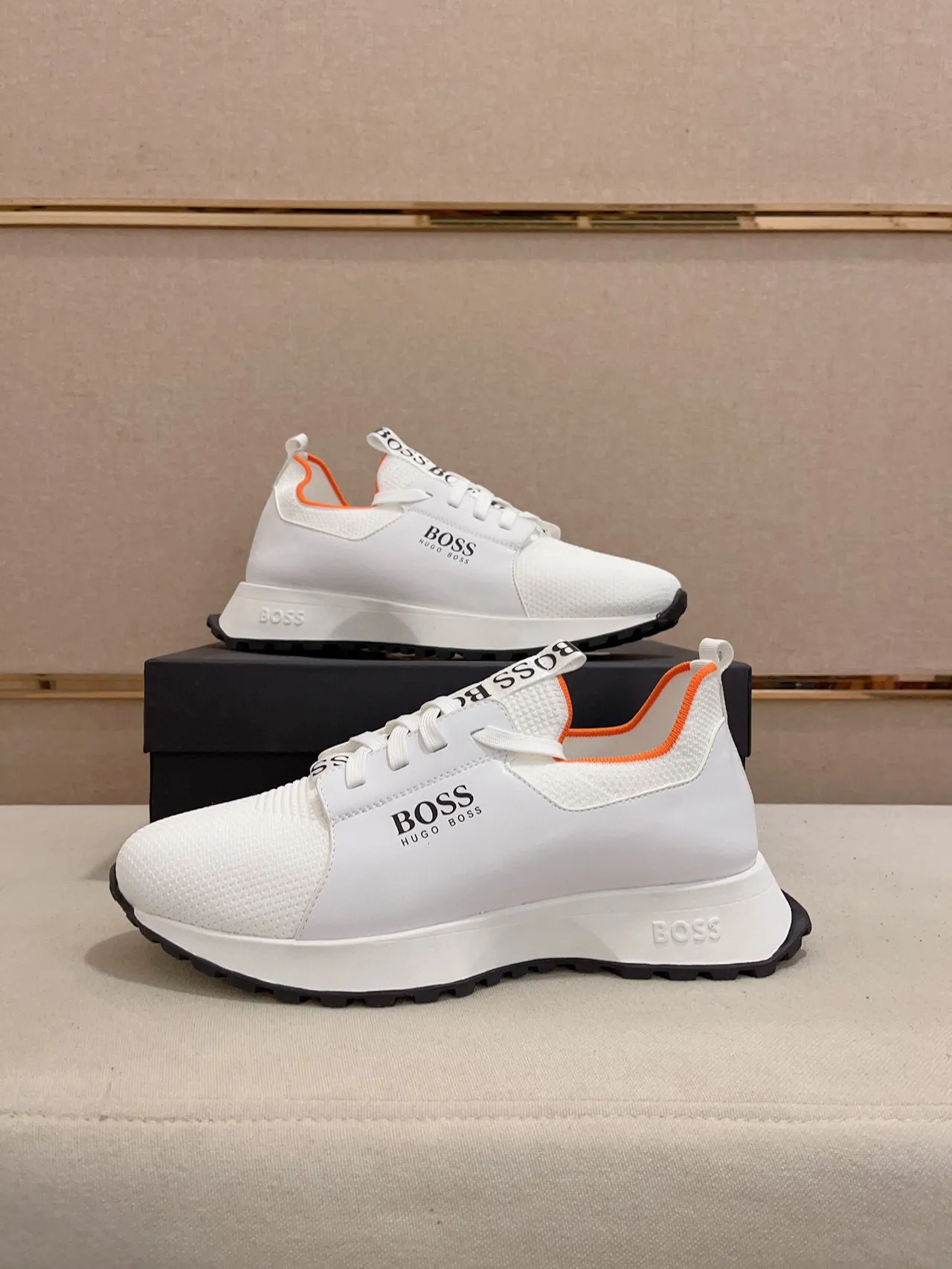 Hugo Boss Baskets Blancs Orange en Tricot Maille Supérieure Attache de Langue Marquée 7
