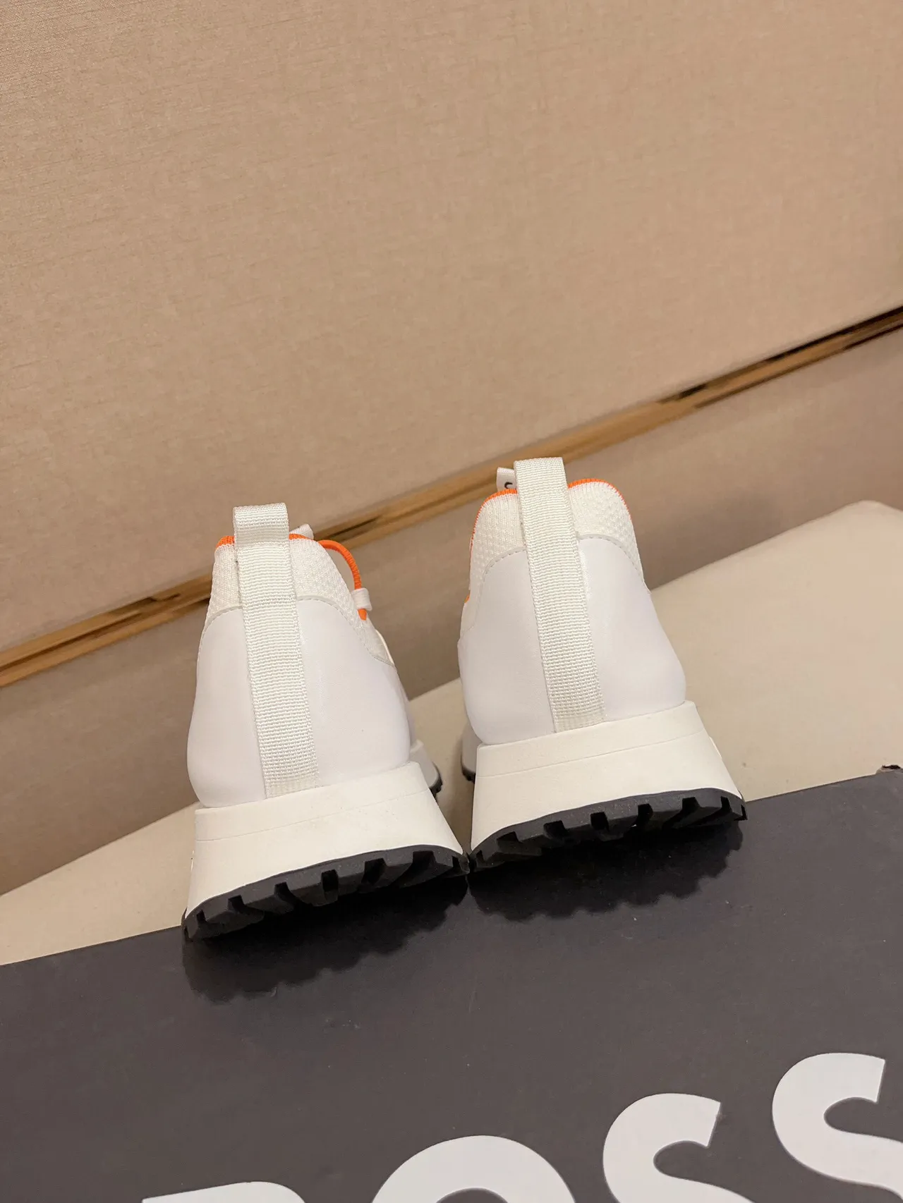 Hugo Boss Baskets Blancs Orange en Tricot Maille Supérieure Attache de Langue Marquée 8
