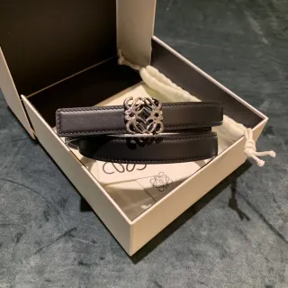 Loewe Anagram Belt Correa de cuero negra y plateada con correa estrecha y hebilla pulida