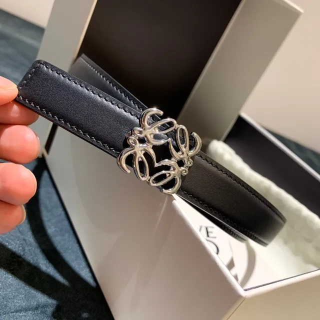 Loeve Anagram Belt Ceinture noire argentée fine boucle polie en cuir 7