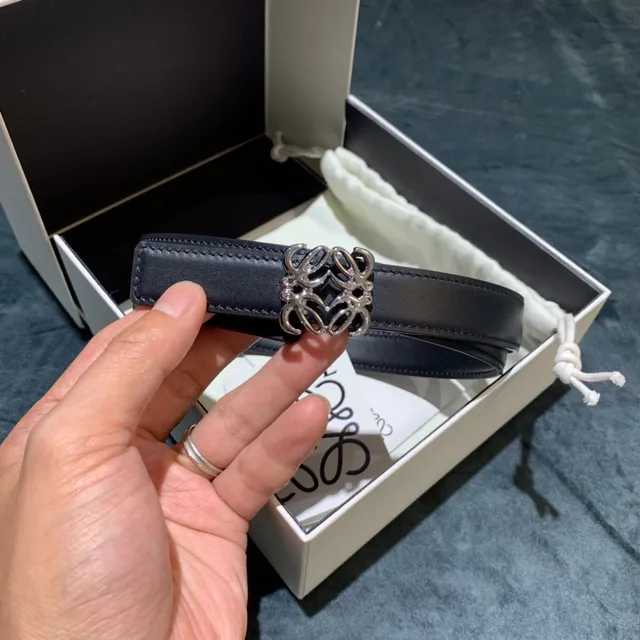 Loeve Anagram Belt Ceinture noire argentée fine boucle polie en cuir 8