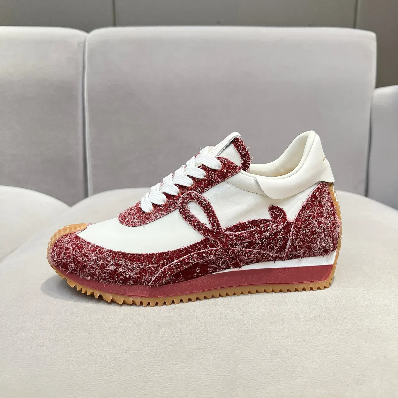Loewe Flow Runner 2.0 Baskets Lifestyle Blanches et Rouges Texturées 2