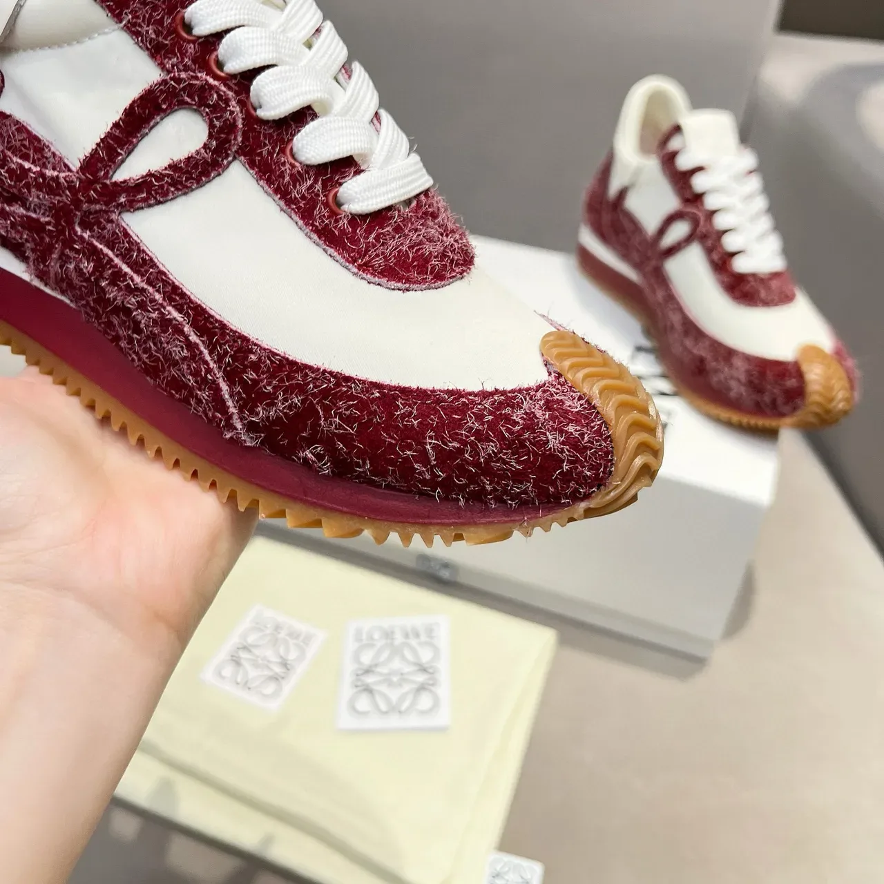Loewe Flow Runner 2.0 Baskets Lifestyle Blanches et Rouges Texturées 3