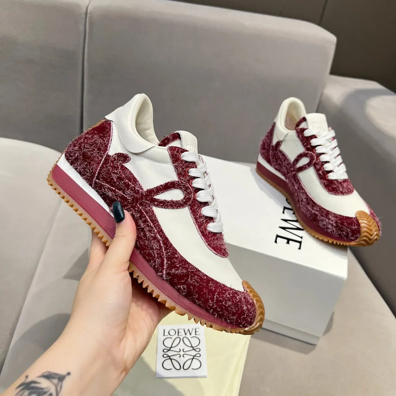 Loewe Flow Runner 2.0 Baskets Lifestyle Blanches et Rouges Texturées 4