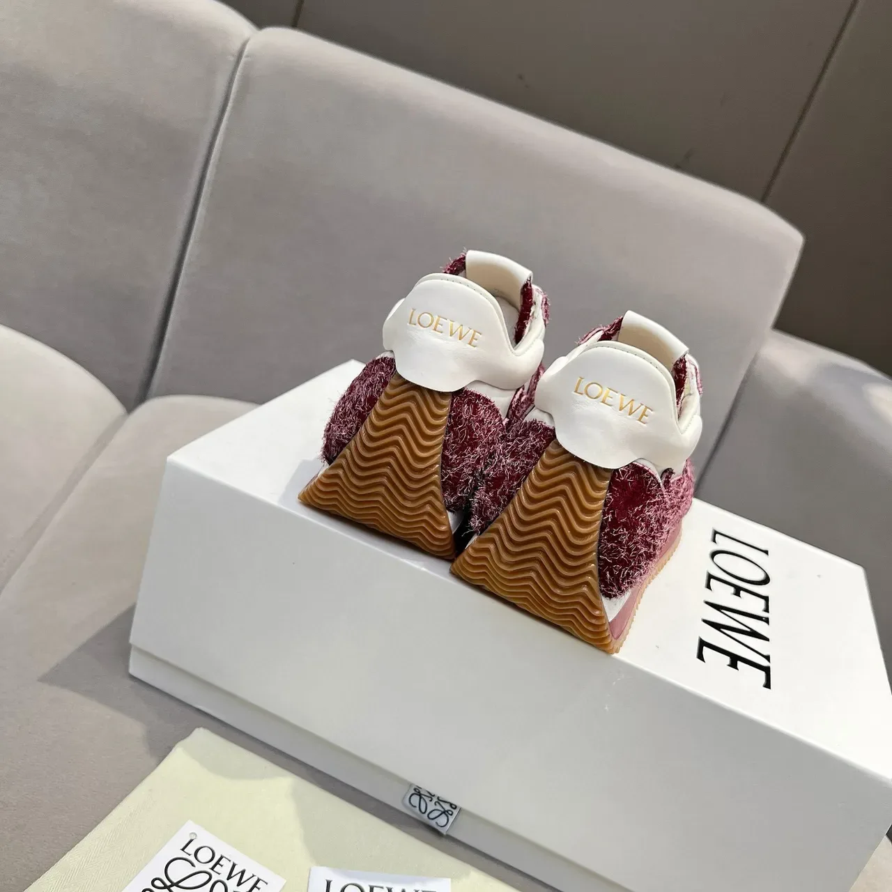 Loewe Flow Runner 2.0 Baskets Lifestyle Blanches et Rouges Texturées 5