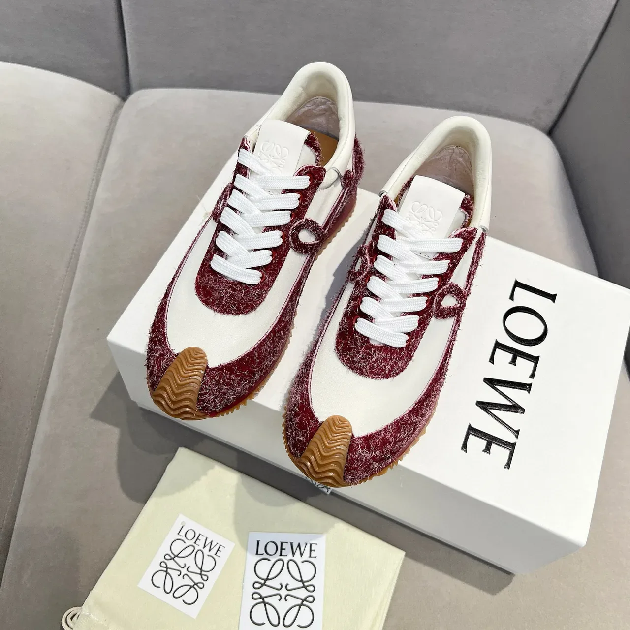 Loewe Flow Runner 2.0 Baskets Lifestyle Blanches et Rouges Texturées 6