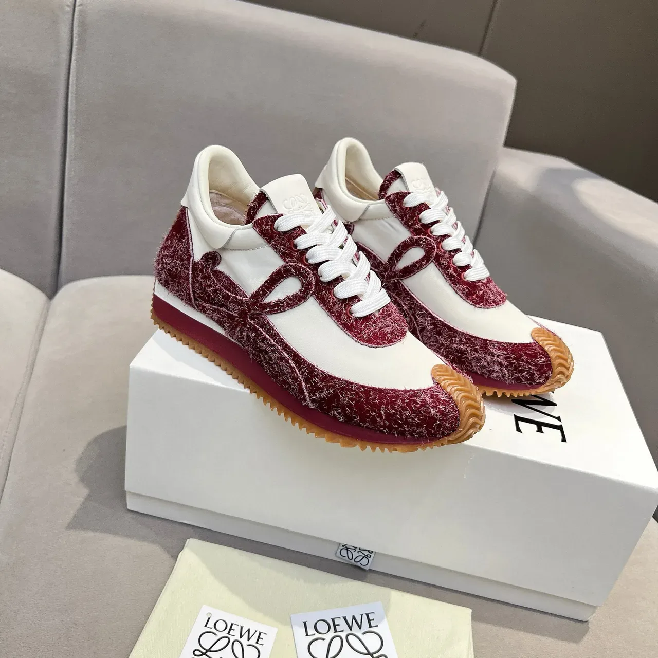 Loewe Flow Runner 2.0 Baskets Lifestyle Blanches et Rouges Texturées 8