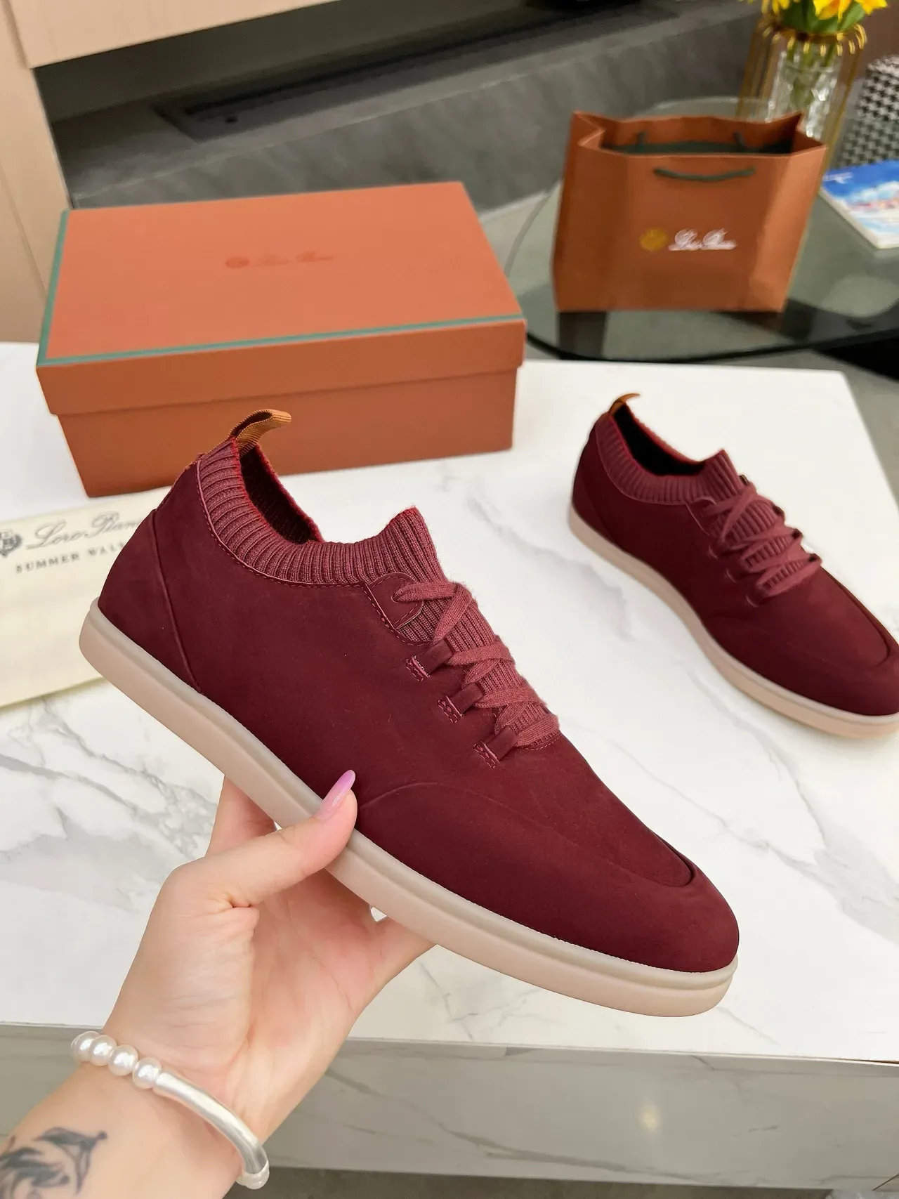 Loewe Sneakers Lifestyle en Daim à Col Tricoté Bordeaux 2