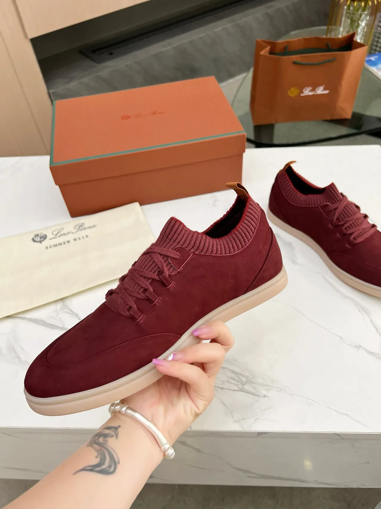 Loewe Sneakers Lifestyle en Daim à Col Tricoté Bordeaux 3