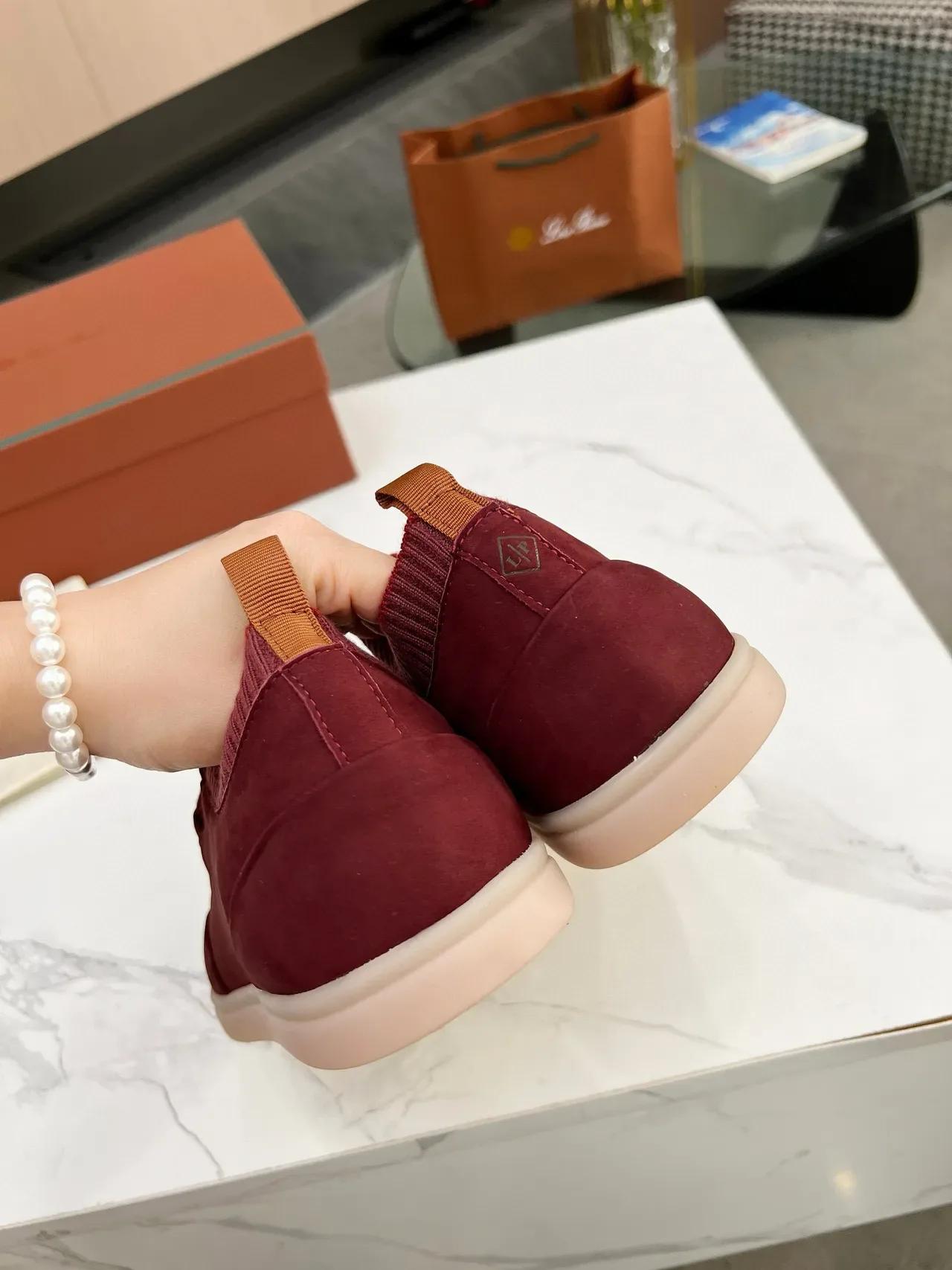 Loewe Sneakers Lifestyle en Daim à Col Tricoté Bordeaux 6