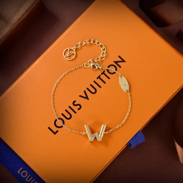 Louis Vuitton Alphabet 'h' Gold-Tone Chain Bracelet 8