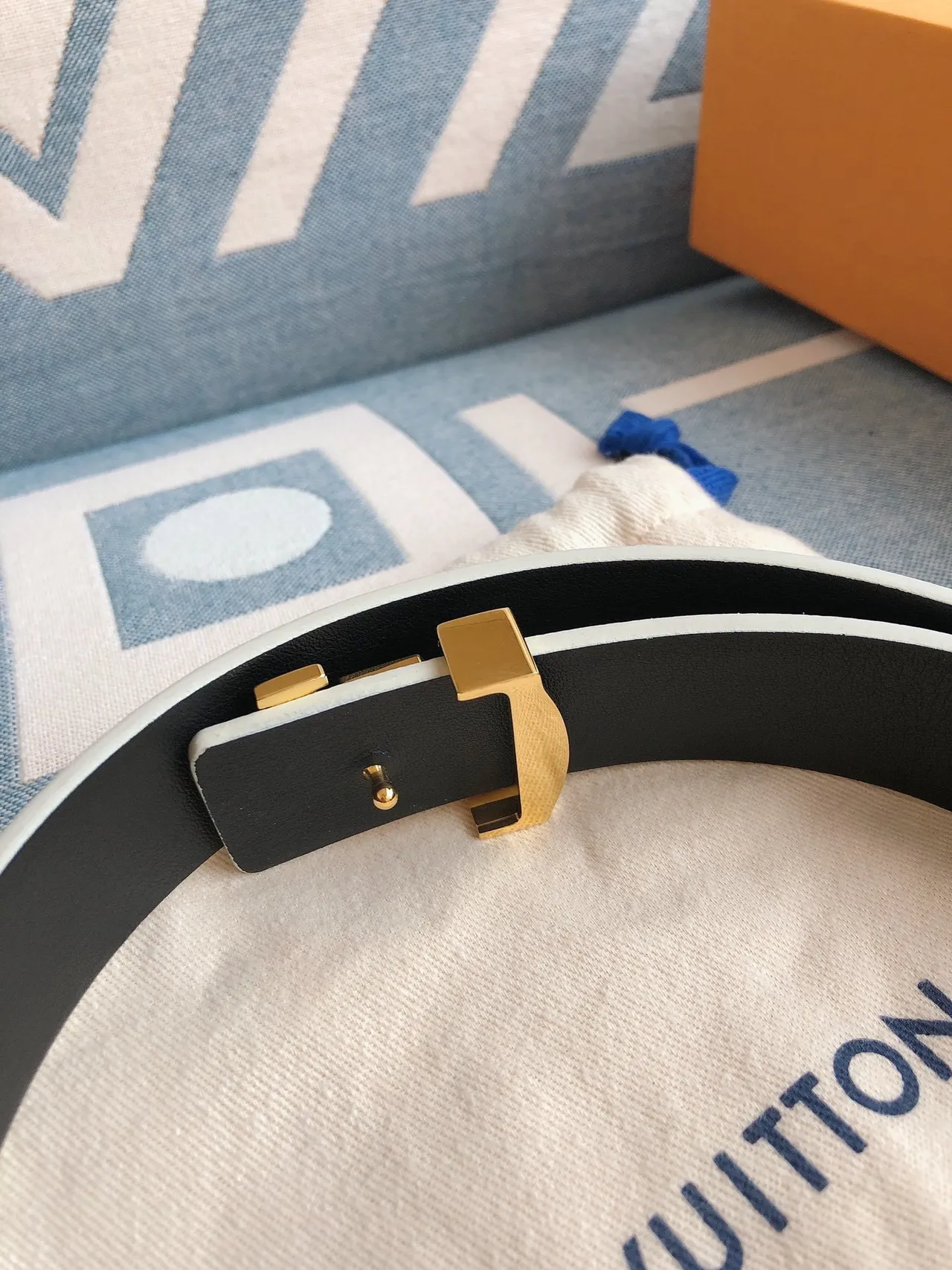 Louis Vuitton Beige Gold Embossed Monogram LV Buckle Leather Belt 5