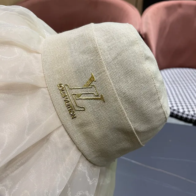 Chapeau Bucket Louis Vuitton Beige Or Couronne Structurée Translucide Organza Volant Borde 3