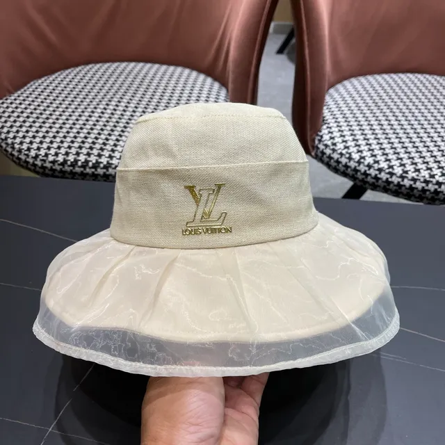Chapeau Bucket Louis Vuitton Beige Or Couronne Structurée Translucide Organza Volant Borde 5