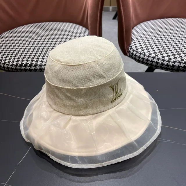 Chapeau Bucket Louis Vuitton Beige Or Couronne Structurée Translucide Organza Volant Borde 8
