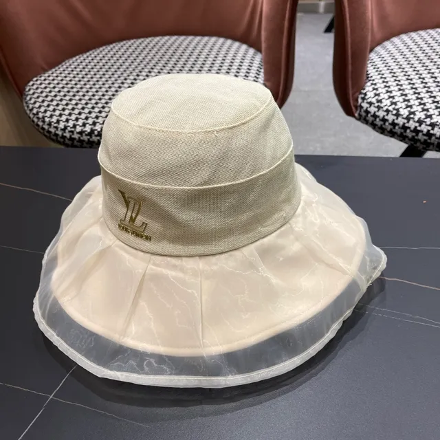 Chapeau Bucket Louis Vuitton Beige Or Couronne Structurée Translucide Organza Volant Borde 9