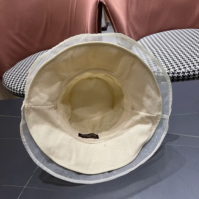 Chapeau Bucket Louis Vuitton Beige Or Couronne Structurée Translucide Organza Volant Borde 10