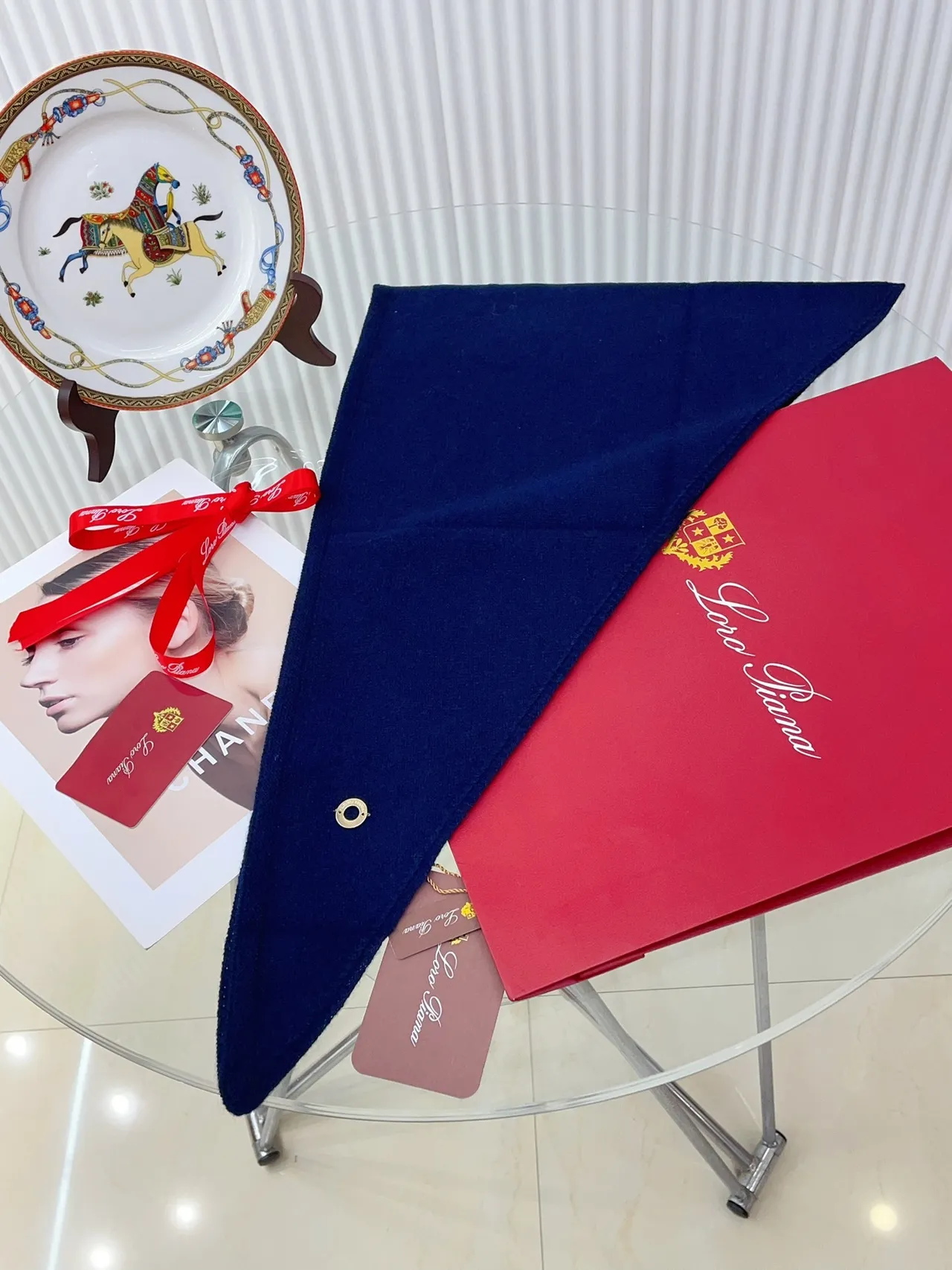 Louis Vuitton Boné Bege Marinho Tricô Canelado Bordado Patch de Tigre 4