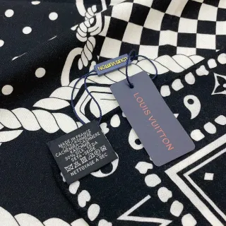 Louis Vuitton 黑白图形印花丝巾