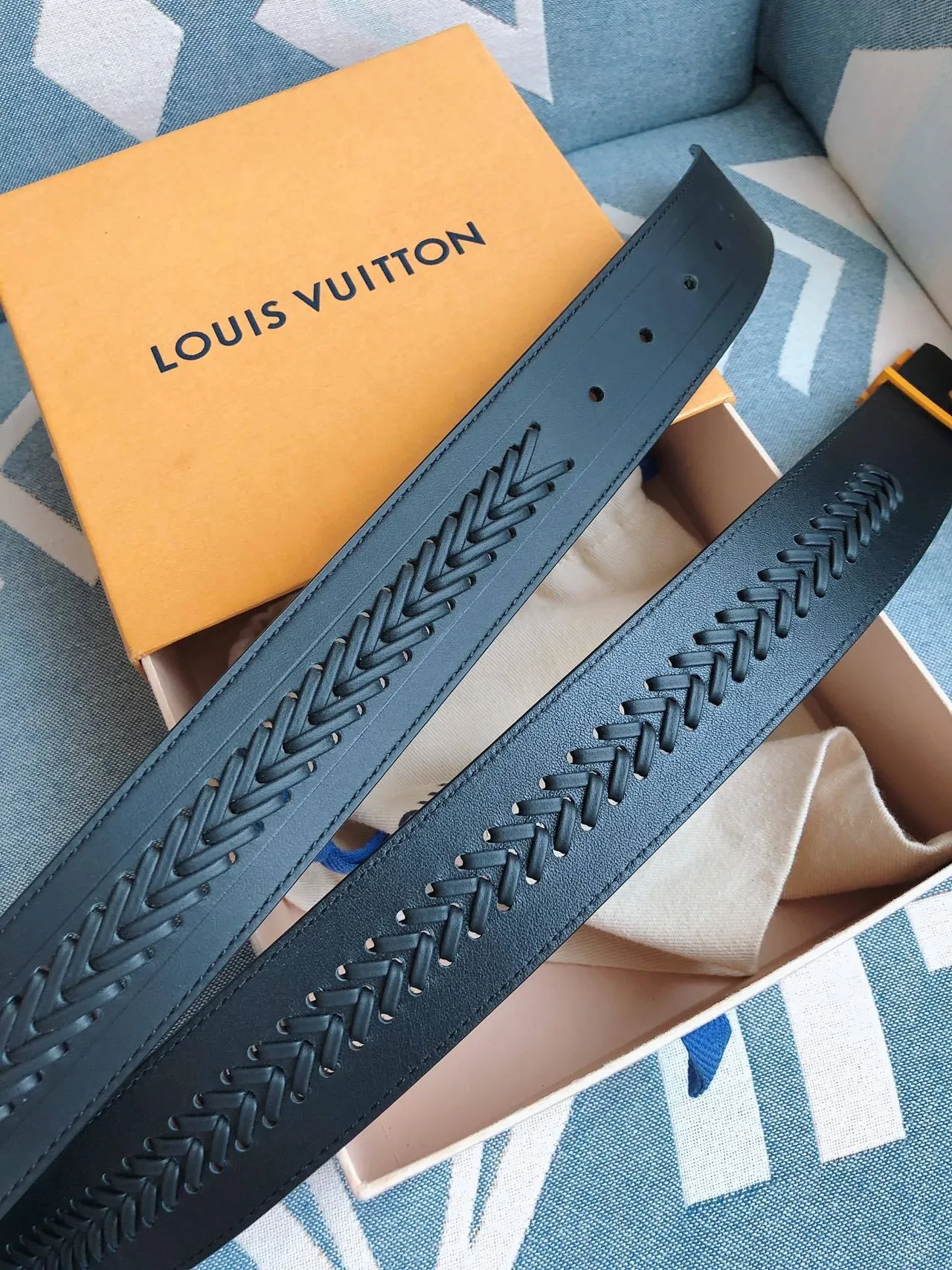 Louis Vuitton কালো গোল্ড ব্রেডেড স্ট্র্যাপ oversized LV Monogram বাকেল লেদার বেল্ট 5
