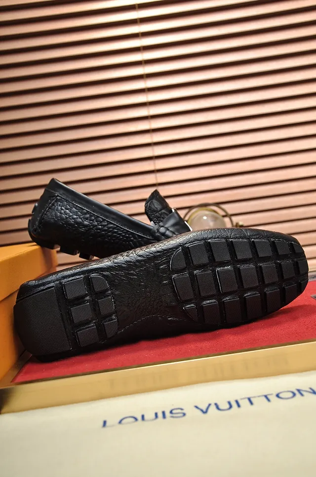 Louis Vuitton Black Gold Crocodile-Embossed Leather Metal LV Buckle Strap Loafer 3