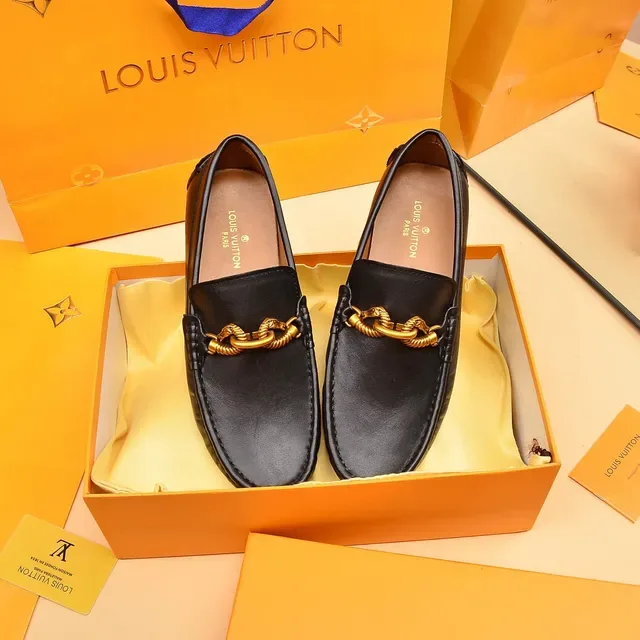 Louis Vuitton mocassins cuir noir et doré avec boucle cheval 8